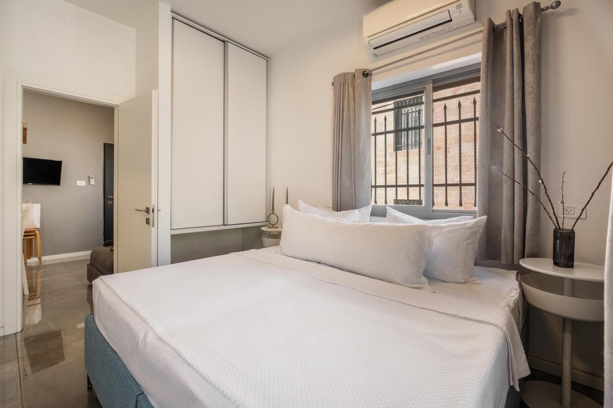 Dinning Room, Bedroom And Balcony เยรูซาเลม ภายนอก รูปภาพ