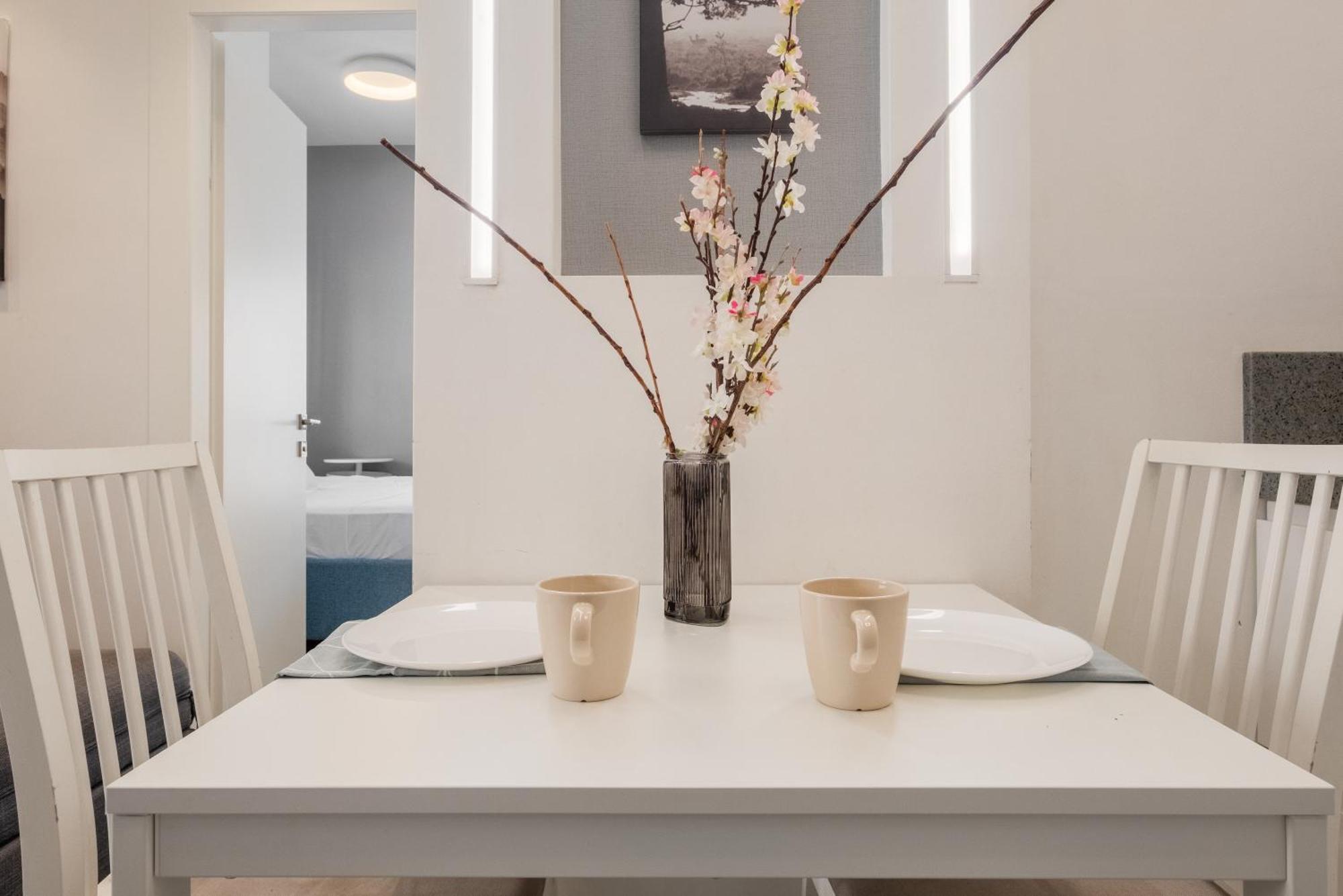 Dinning Room, Bedroom And Balcony เยรูซาเลม ภายนอก รูปภาพ